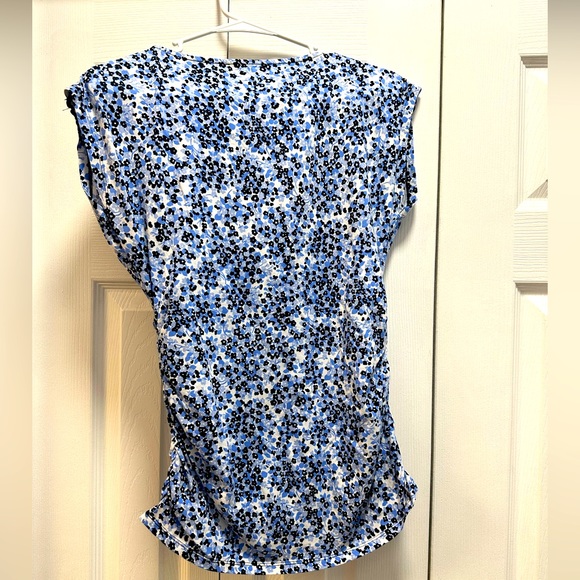 🦋2for$10🦋 Michael Kors sleeveless blouse - Picture 2 of 4